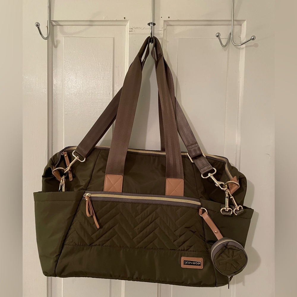 Suite by skip hop diaper bag smaller purse/wallet, paci pouch shoulder bag green - Picture 2 of 15